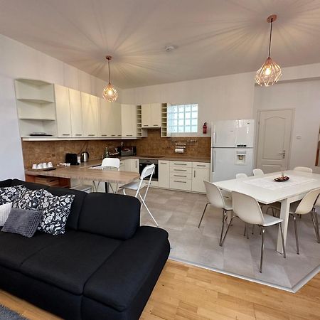 Centroom Apartment Budapest Bagian luar foto