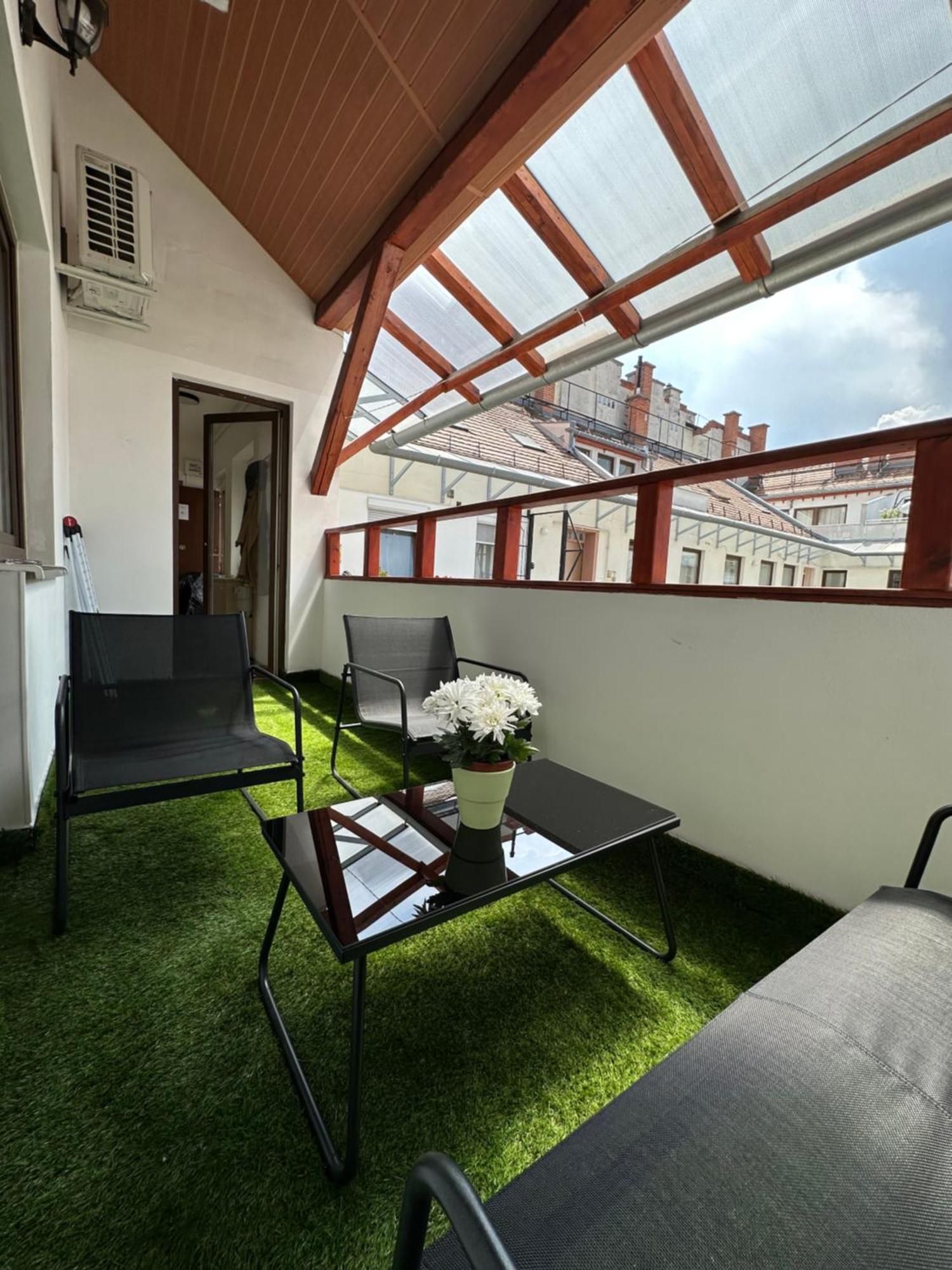 Centroom Apartment Budapest Bagian luar foto