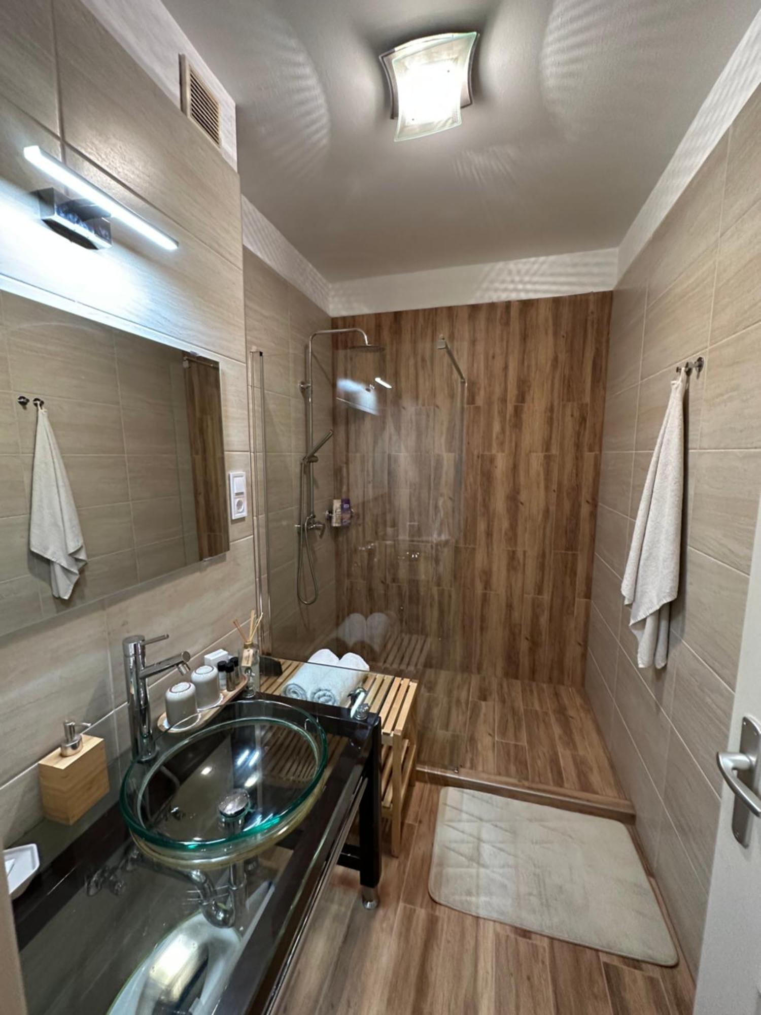 Centroom Apartment Budapest Bagian luar foto